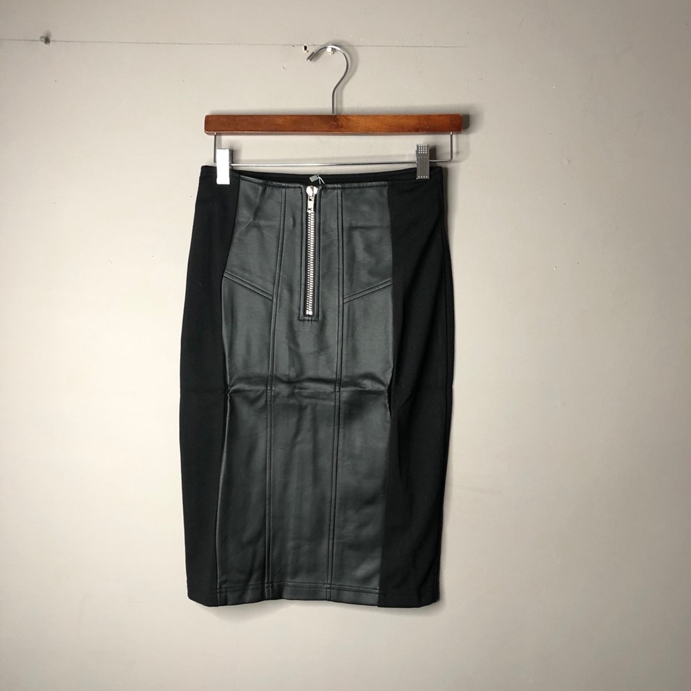Gracia pencil skirt black faux leather zip up NWT